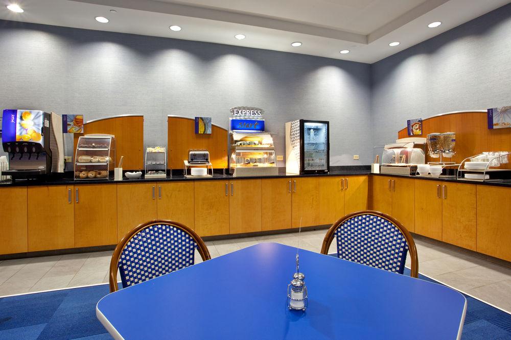 Holiday Inn Express Hotel & Suites Norfolk Airport By Ihg Εξωτερικό φωτογραφία
