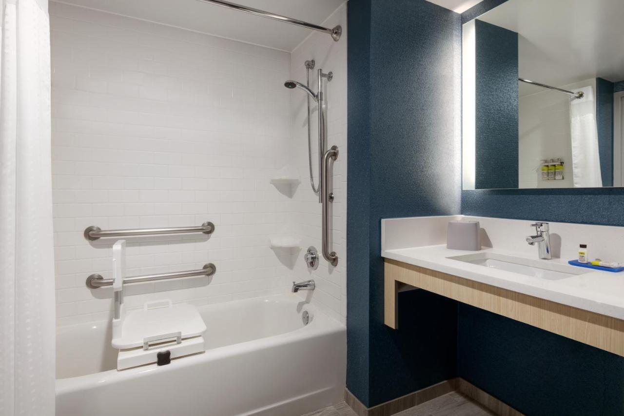 Holiday Inn Express Hotel & Suites Norfolk Airport By Ihg Εξωτερικό φωτογραφία