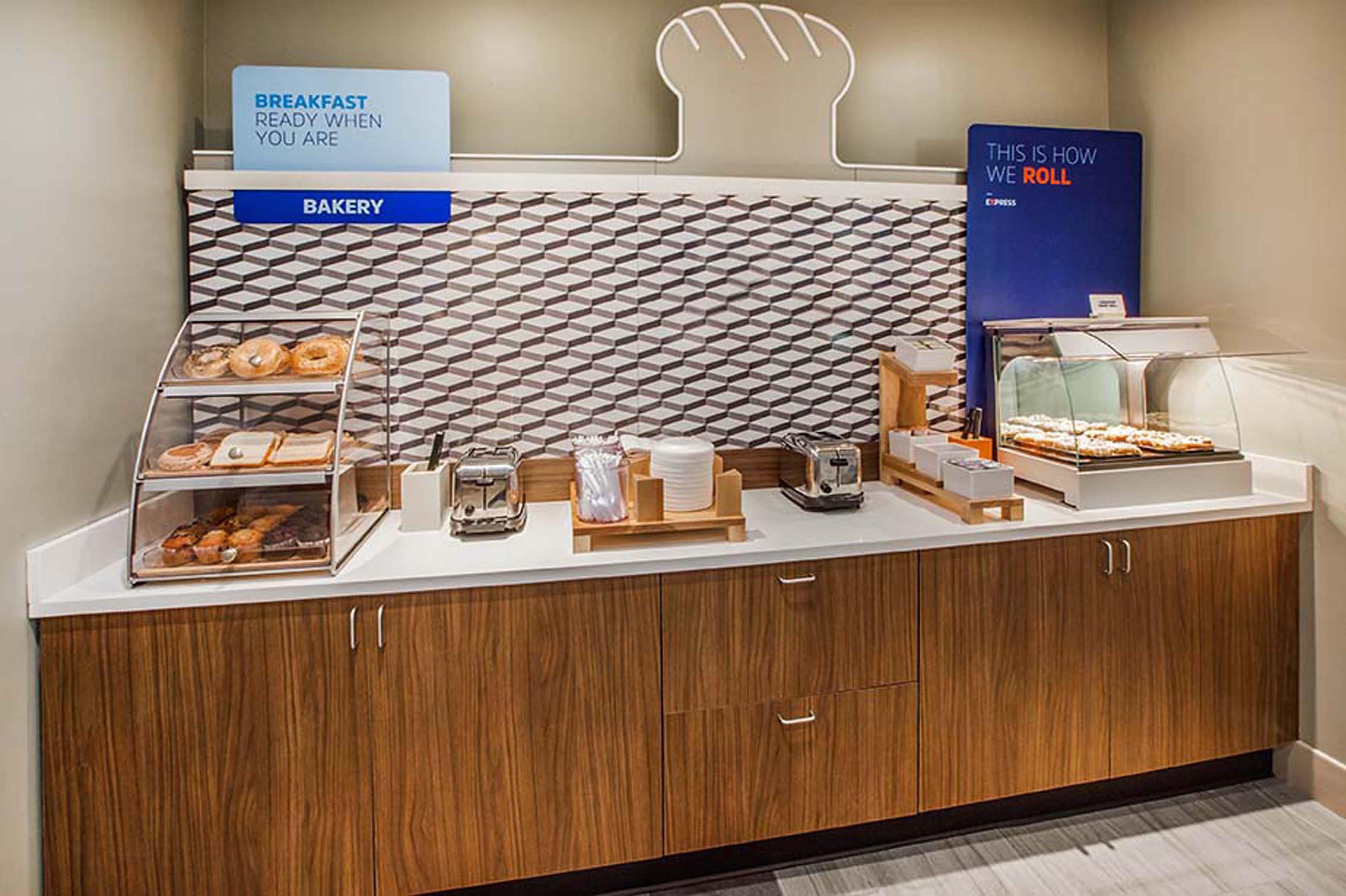 Holiday Inn Express Hotel & Suites Norfolk Airport By Ihg Εξωτερικό φωτογραφία